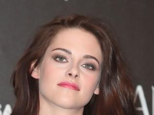 Φωτογραφία για Βήμα βήμα το look της Kristen Stewart