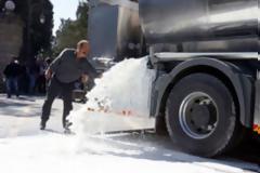 Χύνουν και πάλι γάλα οι αγελαδοτρόφοι στην Κύπρο
