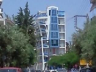 Φωτογραφία για ΔΕΙΤΕ: H πιο «περίεργη» πολυκατοικία στη Θεσσαλονίκη! [φωτο]