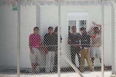 Χρυσοχοΐδης....Τα κέντρα μετανάστευσης μπορούν να φιλοξενήσουν 30.000 αλλοδαπούς