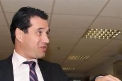 Άδωνης: «Ο Καρατζαφέρης αυτοεξευτελίζεται»