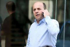 ΑΛΑΦΟΥΖΟΣ: ΜΑΣ ΔΟΥΛΕΥΟΥΝ ΨΙΛΟ ΓΑΖΙ ΟΙ ΠΡΙΓΚΙΠΕΣ!