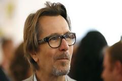 Ο Gary Oldman στο remake του Robocop