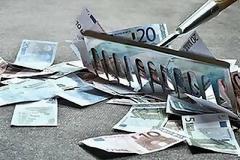 Κατασχέσεις για 300 ευρώ...! Πανικός στο Υπουργείο Οικονομικών για να μαζέψουν χρήμα...