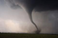Tim Samaras: O Ελληνοαμερικανός κυνηγός τυφώνων μιλά για τους ανεμοστρόβιλους [Video]