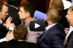VIDEO: Ξύλο στο Ουκρανικό Κοινοβούλιο!
