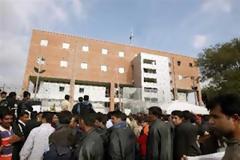 Μείζον θέμα για την Κρατική Ασφάλεια, Ζωσμένο με βόμβες μολότοφ κι εμπρηστικές ύλες το Αλλοδαπών!!!