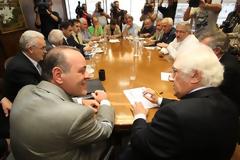 ΑΚΑΡΠΗ Η ΣΥΝΑΝΤΗΣΗ ΤΩΝ ΚΟΙΝΩΝΙΚΩΝ ΕΤΑΙΡΩΝ