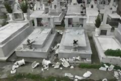 Διέλυσαν 150 μνήματα με πυροβολισμούς!