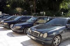 Οι βουλευτικές «κούρσες» και το… χάος στο παρκινγκ της Βουλής!