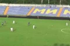 VIDEO: Απίθανο γκολ από τα 45 μέτρα!