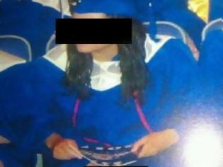 Φωτογραφία για ΣΟΚ: Μαθήτρια δείχνει τα γεννητικά της όργανα σε φωτογραφία αποφοίτησης!