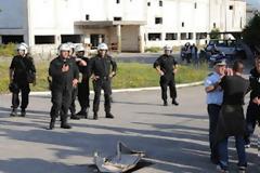 Έφοδος αστυνομικών στην Αθήνα για τη σύλληψη ενός εκ των δραστών της δολοφονίας Θ.Λαζανά