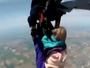 Φωτογραφία για Βίντεο που κόβει την ανάσα - Παραλίγο να έχει τραγικό αποτέλεσμα το skydiving