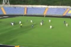 Απίθανη εκτέλεση φάουλ από τα 60 μέτρα ! (vid)
