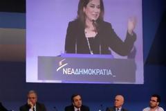 VIDEO: Δραματικοί οι τόνοι στην ομιλία της Ντόρας Μπακογιάννη στο ΣΕΦ