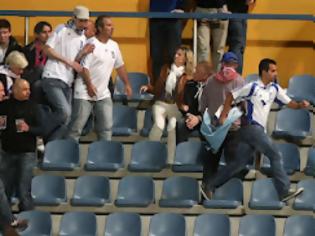 Φωτογραφία για Επεισόδιο με Σκοπιανό στην εξέδρα της Εθνικής ομάδος ποδοσφαίρου...Τον κυνήγησαν οι Έλληνες οπαδοί μέχρι τα αποδυτήρια..