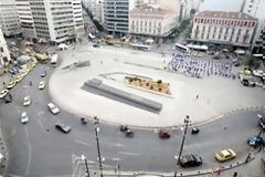 «Τραπεζάκια έξω» σε Βικτώρια και Ομόνοια