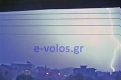 ΣΥΜΒΑΙΝΕΙ ΤΩΡΑ: Ισχυρή καταιγίδα πλήττει σχεδόν ολόκληρη την Μαγνησία