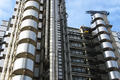 Οι Lloyd's φοβούνται κατάρρευση ευρώ και το ξεπουλάνε - Επίθεση του Σίτι στη Μέρκελ