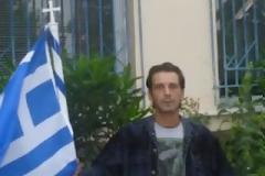 Άνεργος σε απελπισία απειλούσε να πέσει από ταράτσα -[Βίντεο]