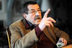 Φάρσα το ποίημα του Γκίντερ Γκρας;
