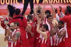 ΑΠΟΘΕΩΘΗΚΑΝ ΟΙ ΠΑΙΚΤΕΣ ΑΠ'ΤΟΝ ΚΟΣΜΟ ΤΟΥ ΘΡΥΛΟΥ ΣΤΟ ΤΕΛΟΣ ΤΟΥ ΑΓΩΝΑ *ΒΙΝΤΕΟ*