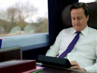 Φωτογραφία για Ο David Cameron παίζει Fruit Ninja!
