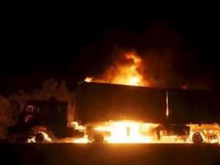 Φωτογραφία για Στις φλόγες τυλίχθηκαν τρία φορτηγά-ψυγεία στη Λεωφόρο Κηφισού
