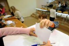 Το χάσμα γενεών που καταγράφεται πάνω από την κάλπη