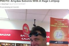 Ο ΣΑΜΠΟΝΙΣ ΚΑΙ ΤΟ...ΓΛΕΙΦΙΤΖΟΥΡΙ ΤΟΥ!