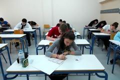 ΠΗΓΕ ΝΑ ΠΕΡΑΣΕΙ ΤΗ ΒΙΟΛΟΓΙΑ ΜΕ ΣΚΟΝΑΚΙ