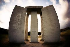 Georgia Guidestones oι πέτρες που ζητούν την καταστροφή της ανθρωπότητας!