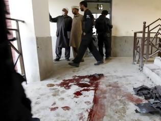 Φωτογραφία για Επίθεση αυτοκτονίας με τέσσερις νεκρούς στο Πακιστάν