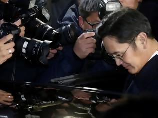 Φωτογραφία για Παραιτήσεις στη Samsung μετά τη σύλληψη του προέδρου του ομίλου