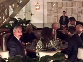 Φωτογραφία για Τραμπ και Φάρατζ μαζί σε δείπνο