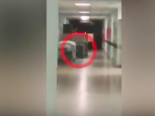 Φωτογραφία για Ανατριχιαστικό βίντεο: Νοσηλεύτρια κατέγραψε το φάντασμα μικρού παιδιού σε κλινική