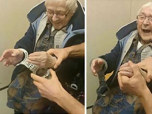 Φωτογραφία για Απίστευτο! 99χρονη μπήκε οικειοθελώς στην φυλακή για να το ζήσει και αυτό πριν πεθάνει