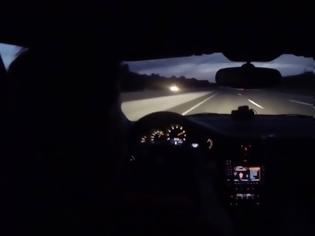 Φωτογραφία για Πως είναι να κινείσαι με 332 χιλιόμετρα την ώρα σε μία Πόρσε και να «σκάει» το ελαστικό - Βίντεο που κόβει την ανάσα