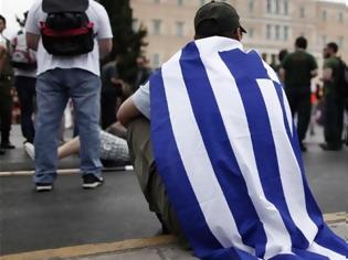 Φωτογραφία για Μελέτη ΣΕΒ: Οι Ελληνες έχουν σπίτι και αυτοκίνητο αλλά δεν έχουν μετρητά - Αυτά χρωστάμε σε... τράπεζες