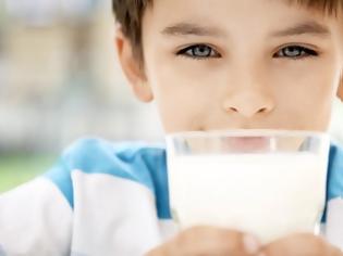 Φωτογραφία για Όταν το παιδί σας πίνει πολύ γάλα