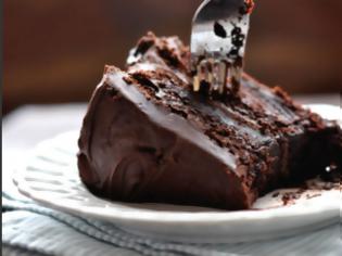 Φωτογραφία για Εύκολη τούρτα σοκολάτας που θα ξετρελάνει τους καλεσμένους σας