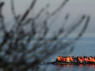 Φωτογραφία για Σαπίζουν οι βάρκες που χρησιμοποίησαν οι πρόσφυγες για να περάσουν το Αιγαίο