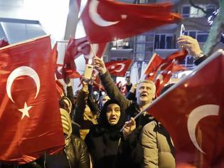 Φωτογραφία για Κλιμακώνεται επικίνδυνα η ένταση μεταξύ Ολλανδίας και Τουρκίας! Συνελήφθη και απελάθηκε Τουρκάλα υπουργός