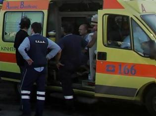 Φωτογραφία για Σοκ στο Αίγιο: Σοβαρός τραυματισμός κοπέλας στο κέντρο της πόλης - Το μηχανάκι της συγκρούστηκε με Ι.Χ.
