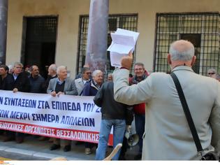 Φωτογραφία για Ρύθμιση για να πάρουν σύνταξη όσοι χρωστούν στα ταμεία ζητούν 65 βουλευτές του ΣΥΡΙΖΑ!