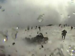 Φωτογραφία για Εικόνες σοκ: Η συγκλονιστική στιγμή της έκρηξης στο ηφαίστειο της Αίτνας - 10 τραυματίες