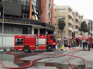 Φωτογραφία για Μεγάλη έκρηξη και πυρκαγιά σε κτίριο γραφείων στην Λεμεσό - Μάχη με τις φλόγες δίνουν οι πυροσβέστες