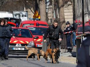 Φωτογραφία για Ανησυχία και στην Αθήνα μετά την έκρηξη δέματος στο ΔΝΤ στο Παρίσι