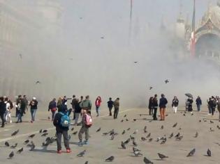Φωτογραφία για Ληστές άναψαν καπνογόνα και σκόρπισαν τον πανικό στη Βενετία